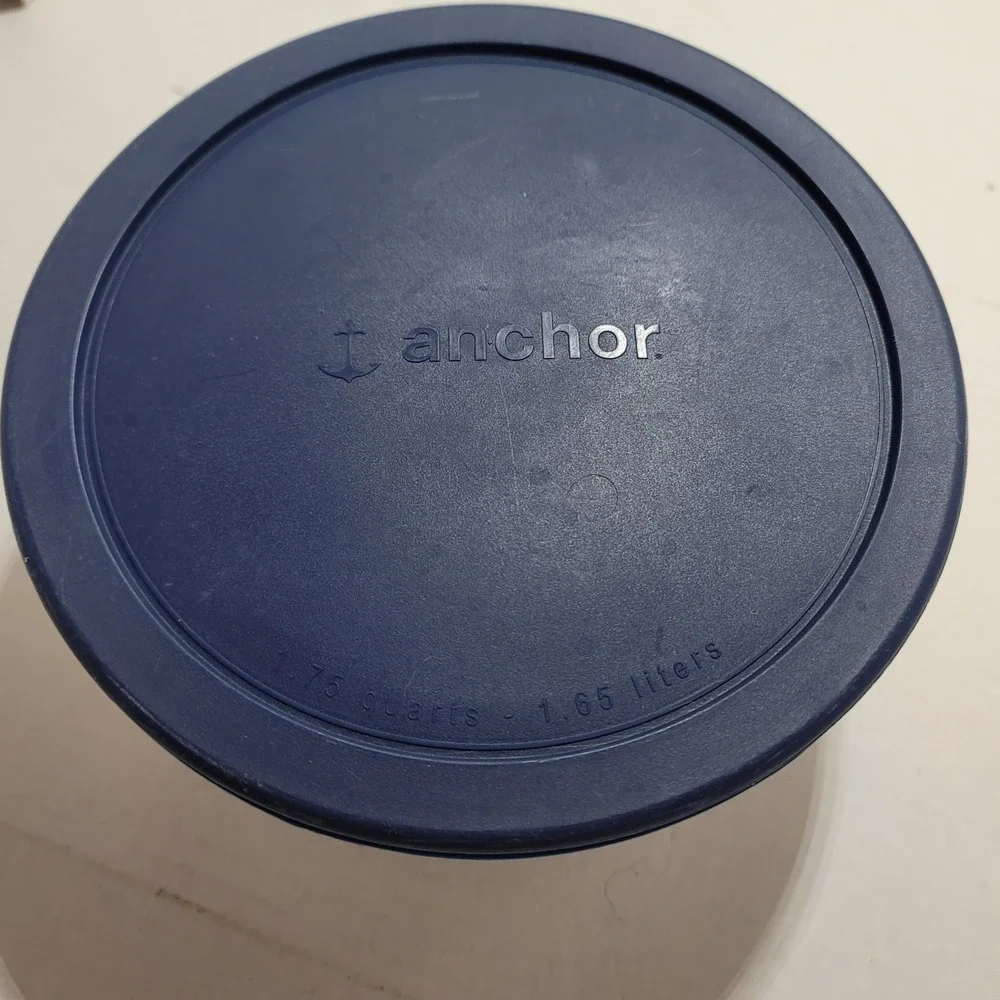 Anchor Hocking Glass Food‎ Storage Container with Blue Lid, 7 Cup Round
